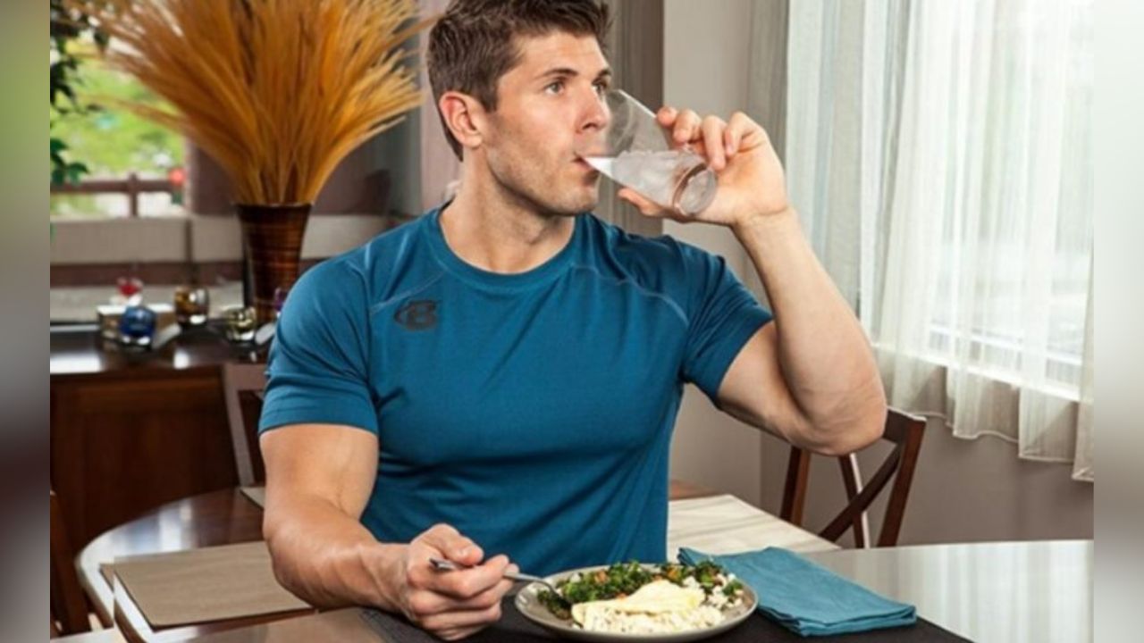 Benefits of Drinking Water During Meals: Ayurvedic Health Tips