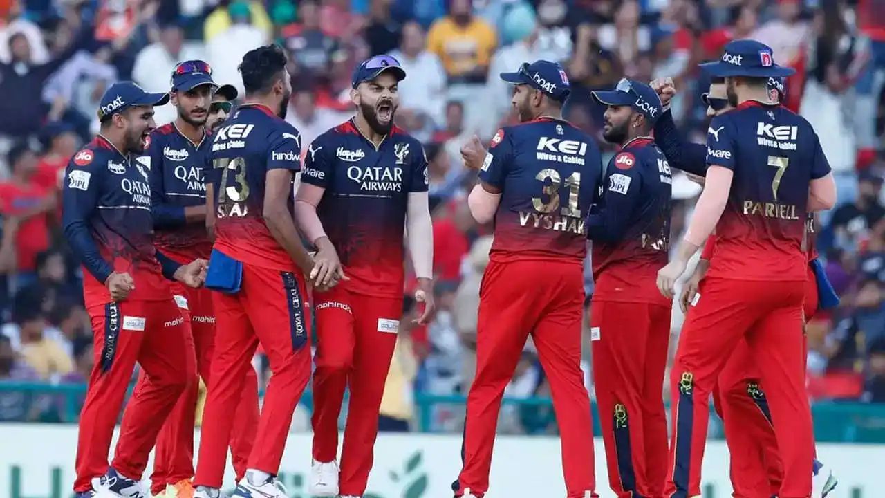 IPL 2026: RCB players black armbands for tribute 11 fans who are died in Bangalore Stampede